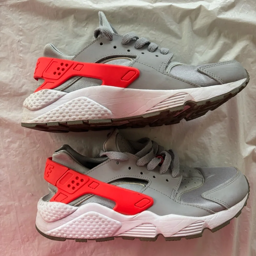 Nike Huarache Run Pure Platinum- lava glow Gray and Pink SZ 8.5 Worn 1X Indoors